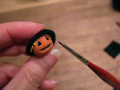 How to make a miniature scarecrow