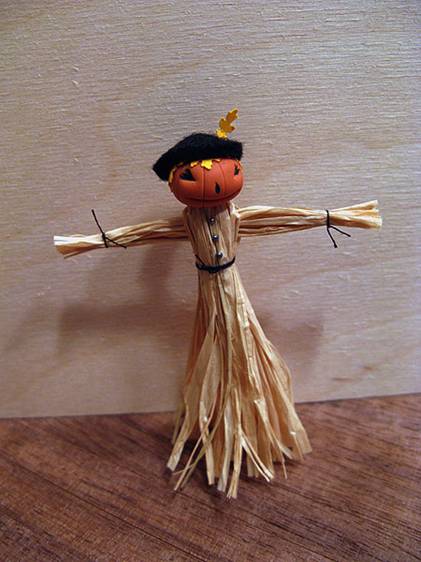 How to make a miniature scarecrow