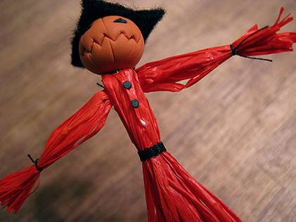 How to make a miniature scarecrow